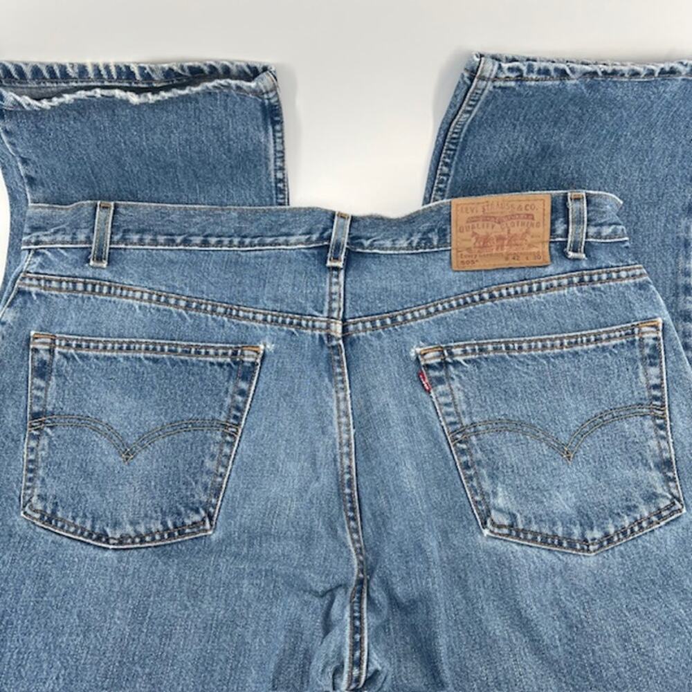 VTG Levi’s 505 Relaxed Fit Straight Leg Denim Jeans Mens 42x30 Med Wash Y2K